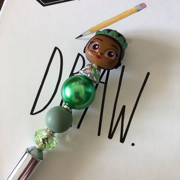Disney doorables: The Princess and The Frog: Princess Tiana handmade beaded pen - Picture 1 of 3